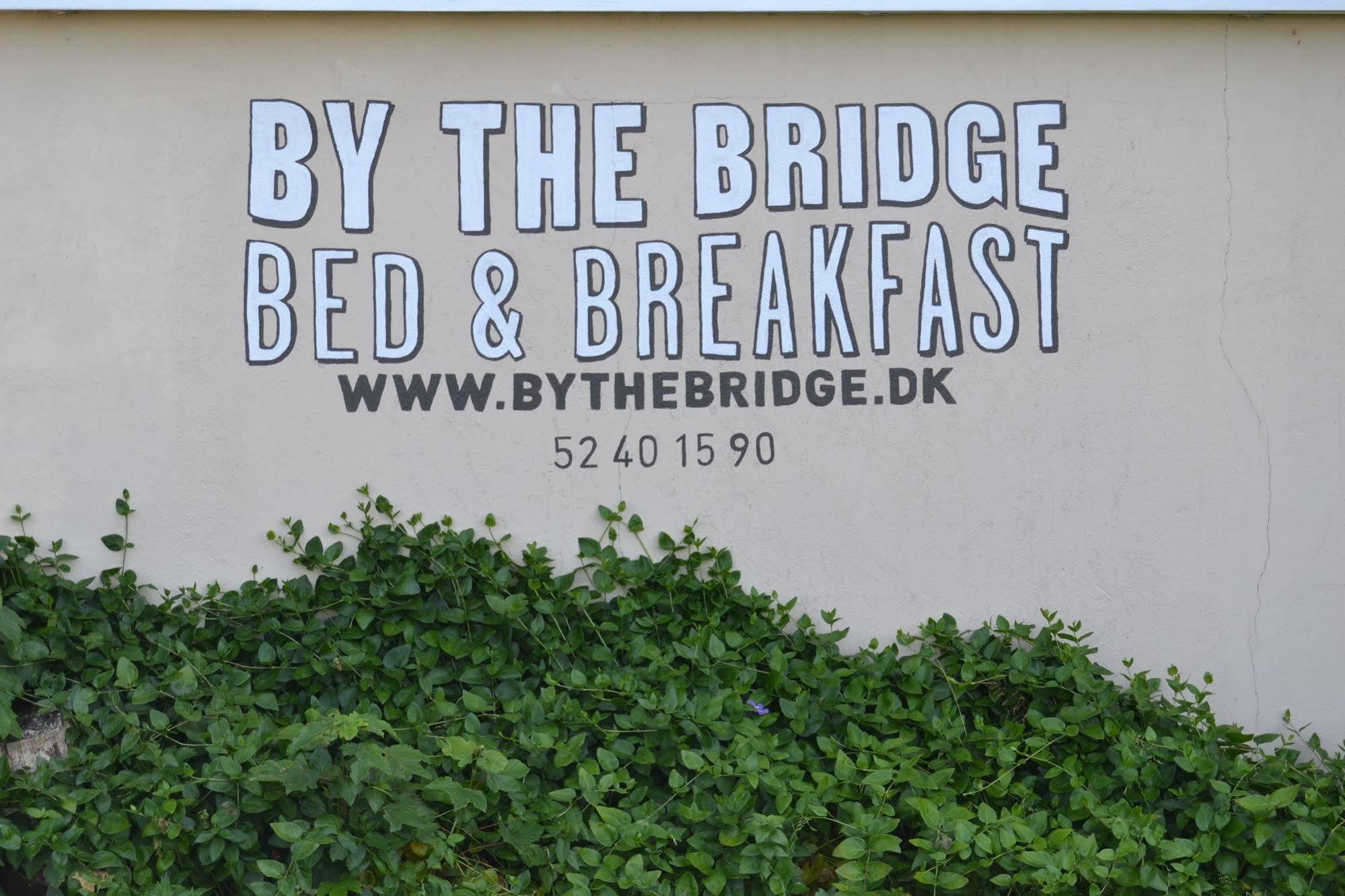 By The Bridge Bed & Breakfast Bed and Breakfast Middelfart Eksteriør billede